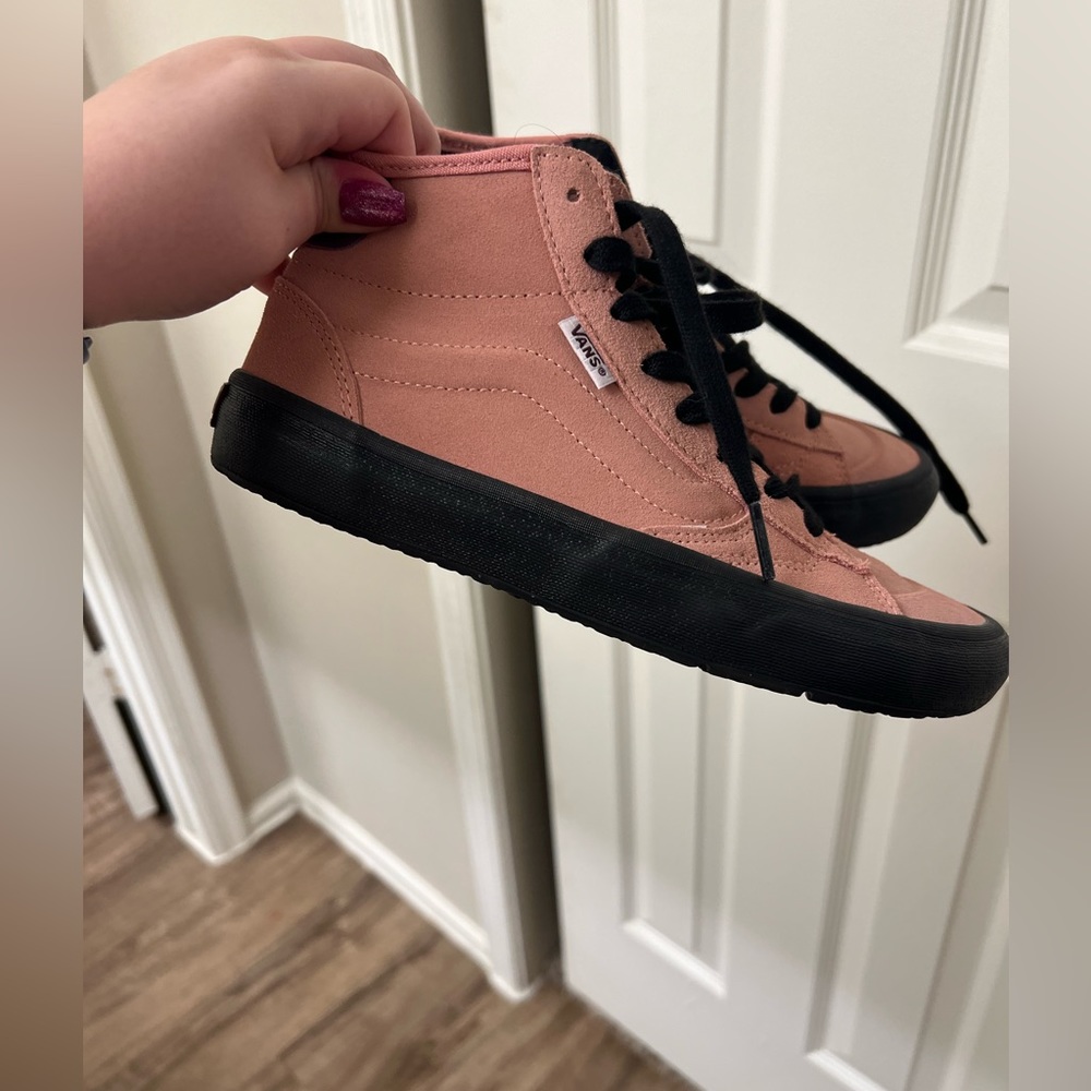 New Van’s “The Lizzie” unworn high top skate shoes